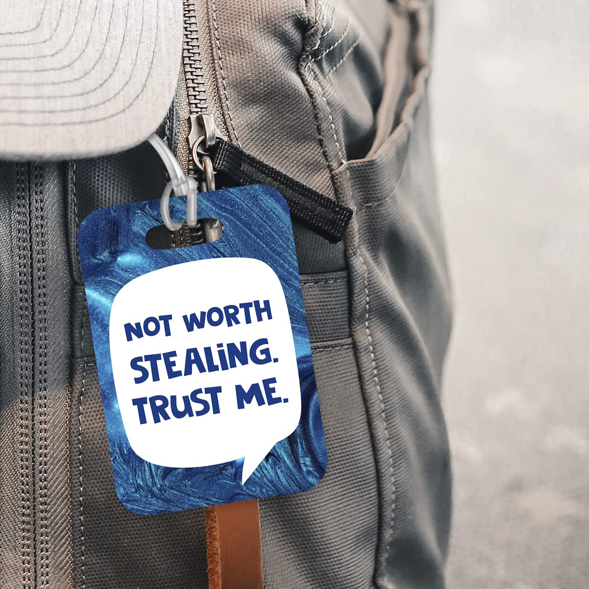 LT018 Not Worth Stealing Trust Me Novelty Funny Unique Designer Gift Glossy Plastic Suitcase Luggage Tag