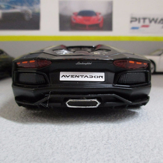 1:24 Black Aventador Roadster LP700-4 1 24