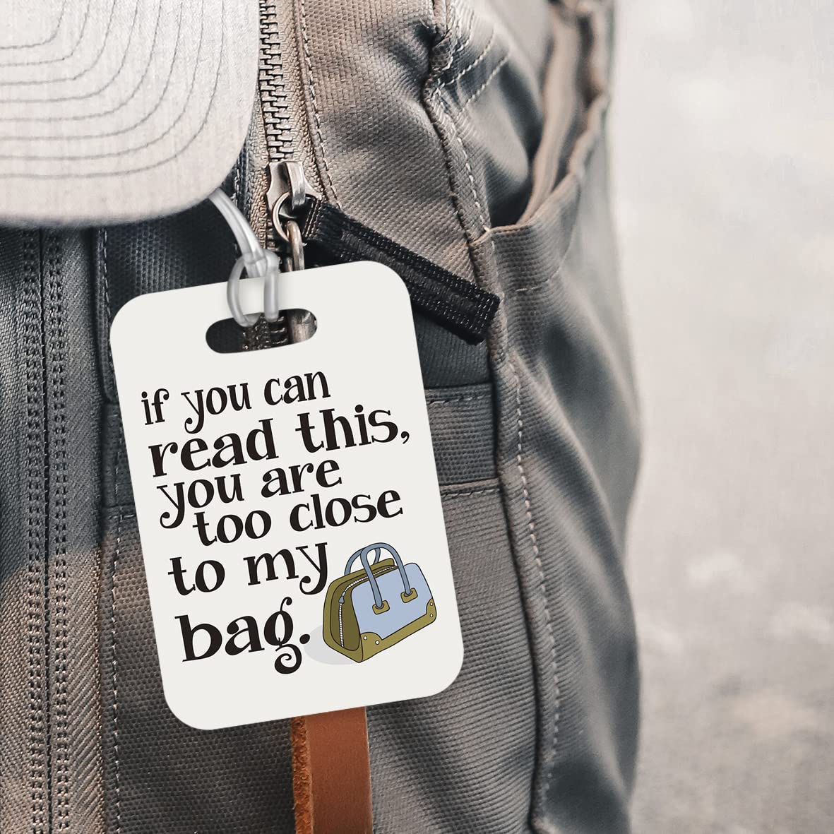 LT212 If You can Read This, You are Too Close to My Bag. Novelty Funny Unique Designer Gift Glossy Plastic Suitcase Luggage Tag