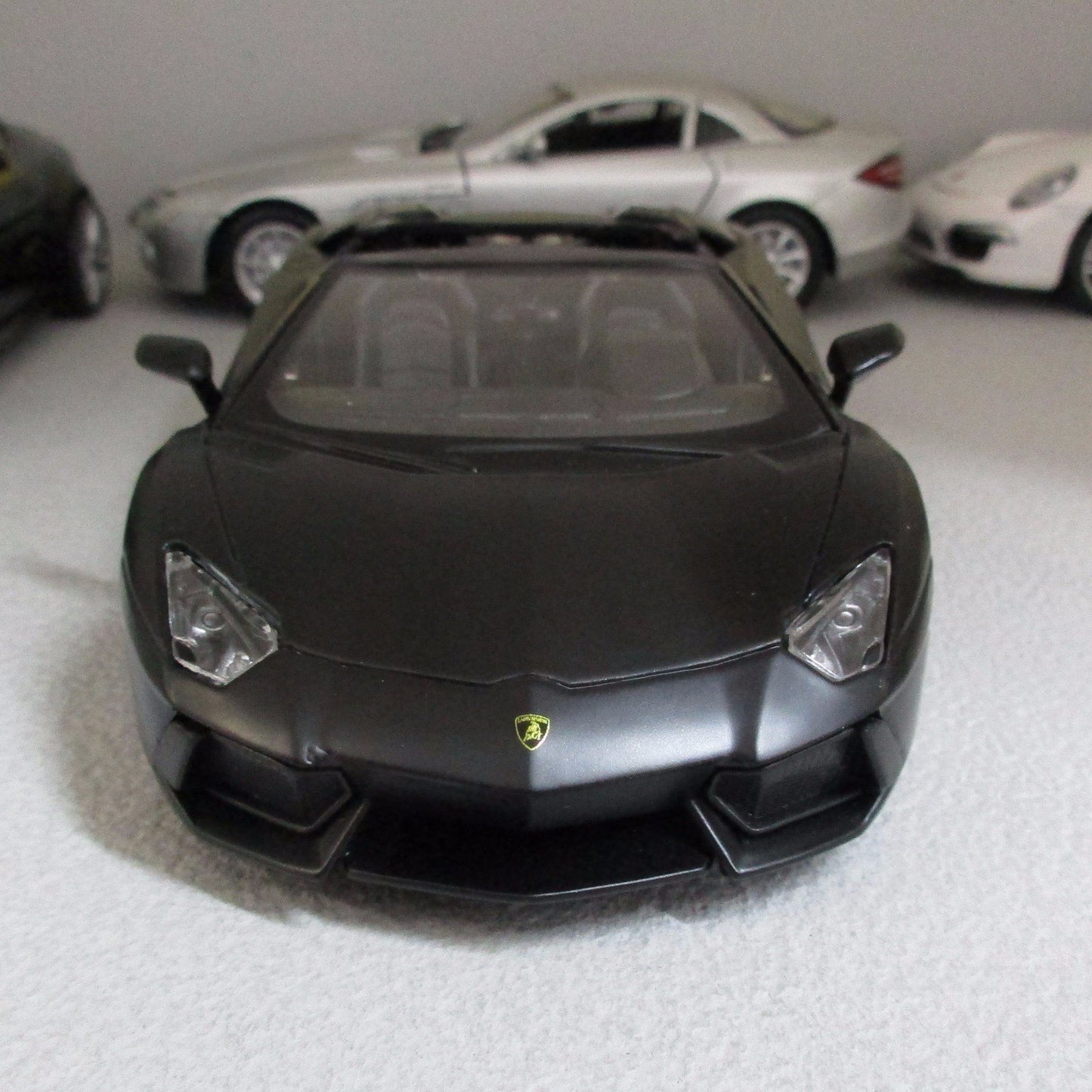 1:24 Black Aventador Roadster LP700-4 1 24
