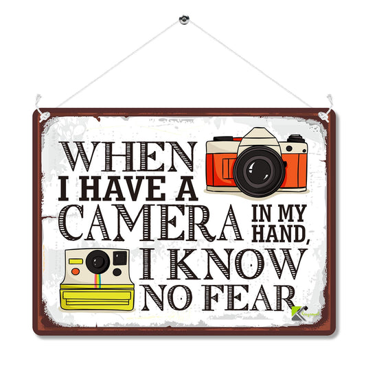 Kruzroyal Photography Metal Wall Sign, Camera In My Hand I Know No Fear Novelty Plaque Gift, Retro Vintage Tin Decor for Photo Studio or Office, 20x15cm with Hanging String