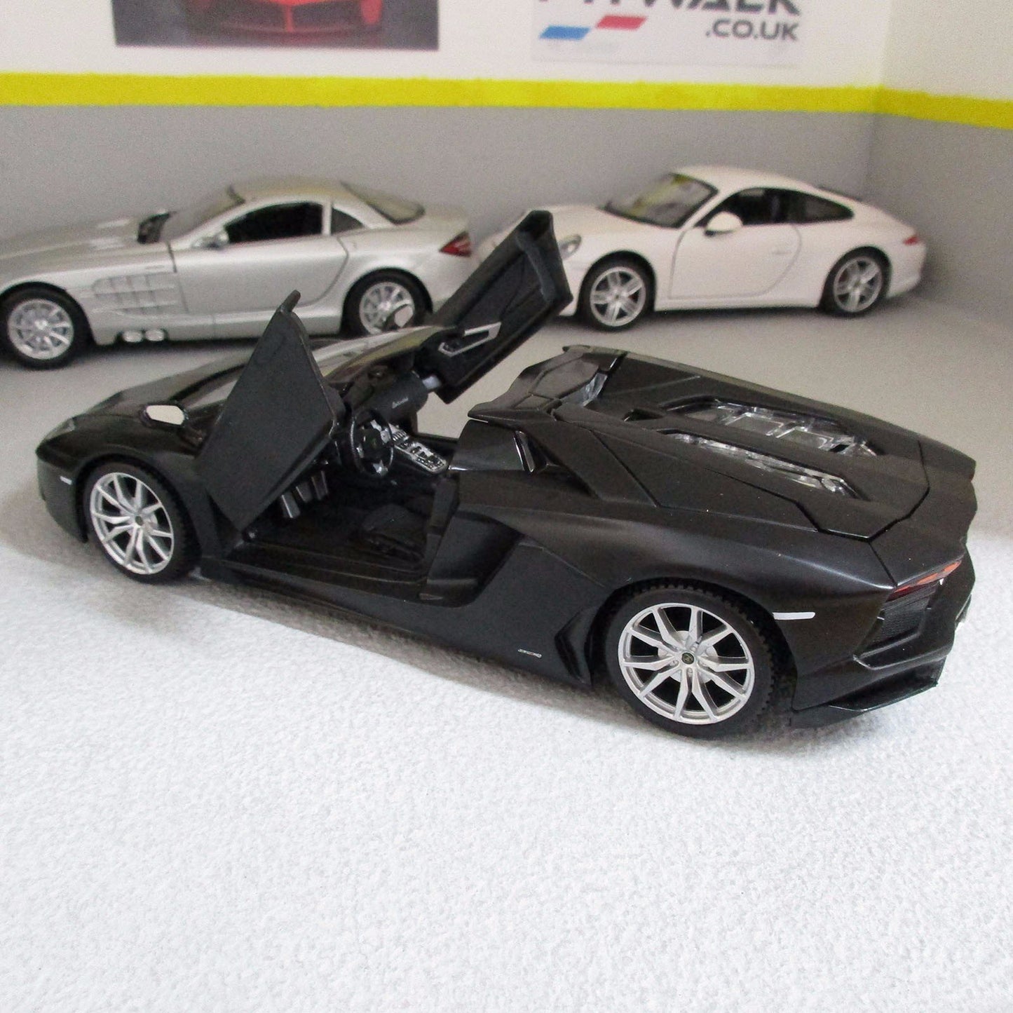 1:24 Black Aventador Roadster LP700-4 1 24